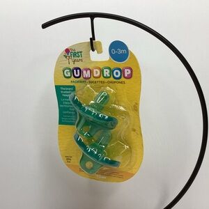 Tomy  The First Years Gumdrop 0-3 Month Pacifiers 2 Pack Green Newborn BPA Free